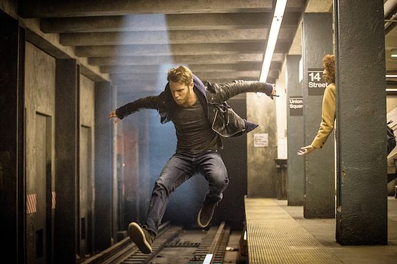 Brian Finch (Jake McDorman) leaping across the tracks of the 14th Street–Union Square subway station in the Limitless pilot.